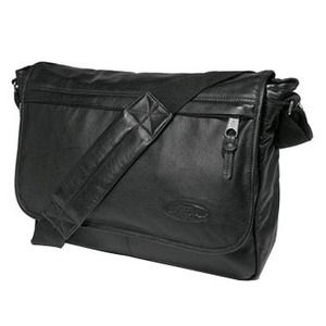 EASTPAK（イーストパック） LEATHER DELEGATE 22L K（ブラックレザー）