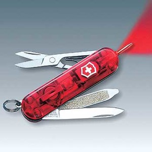 VICTORINOX（ビクトリノックス） シグネチャーライトT トランスルーセント・レッド